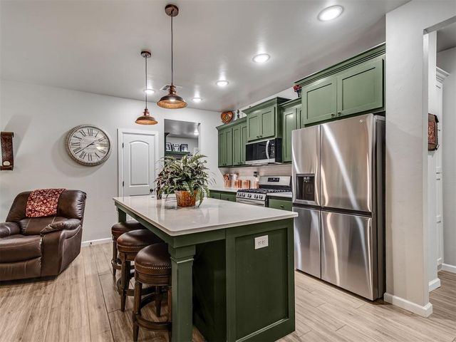 2416 Creek Side Circle, Moore, OK 73160