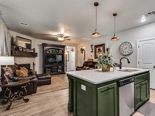 2416 Creek Side Circle, Moore, OK 73160