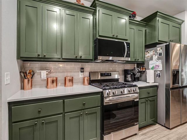 2416 Creek Side Circle, Moore, OK 73160