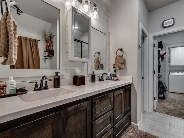 2416 Creek Side Circle, Moore, OK 73160