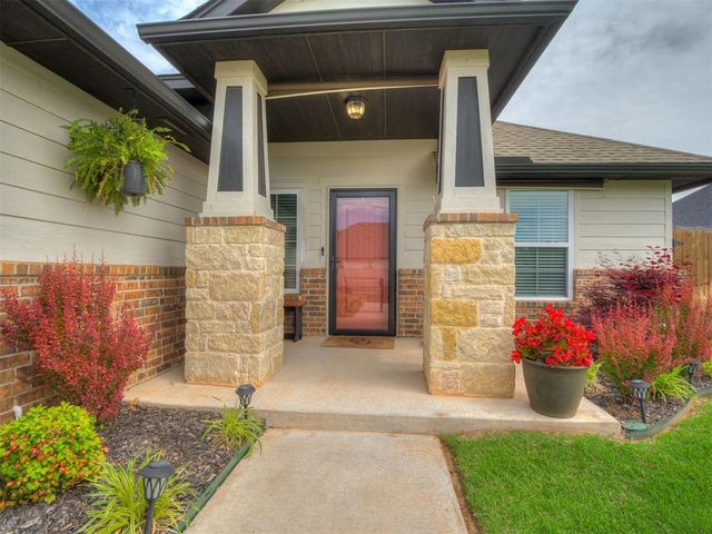 2416 Creek Side Circle, Moore, OK 73160