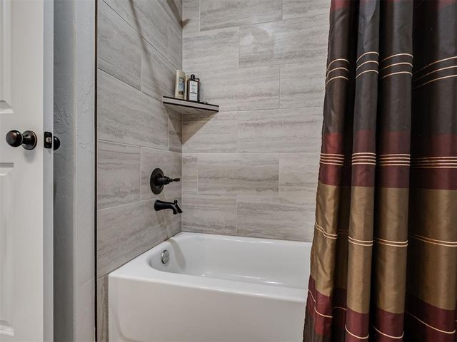 2416 Creek Side Circle, Moore, OK 73160