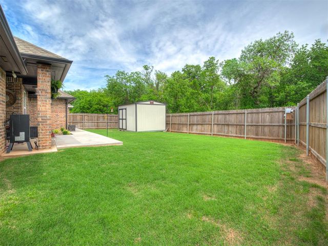 2416 Creek Side Circle, Moore, OK 73160
