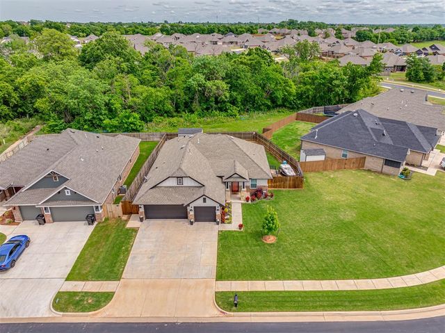 2416 Creek Side Circle, Moore, OK 73160