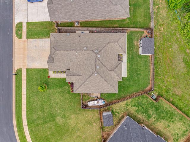 2416 Creek Side Circle, Moore, OK 73160