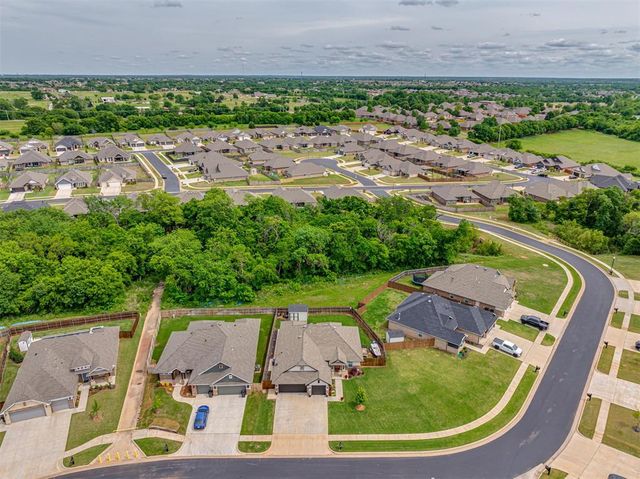 2416 Creek Side Circle, Moore, OK 73160