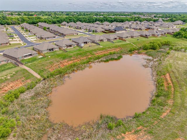 2416 Creek Side Circle, Moore, OK 73160