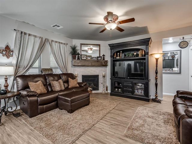 2416 Creek Side Circle, Moore, OK 73160
