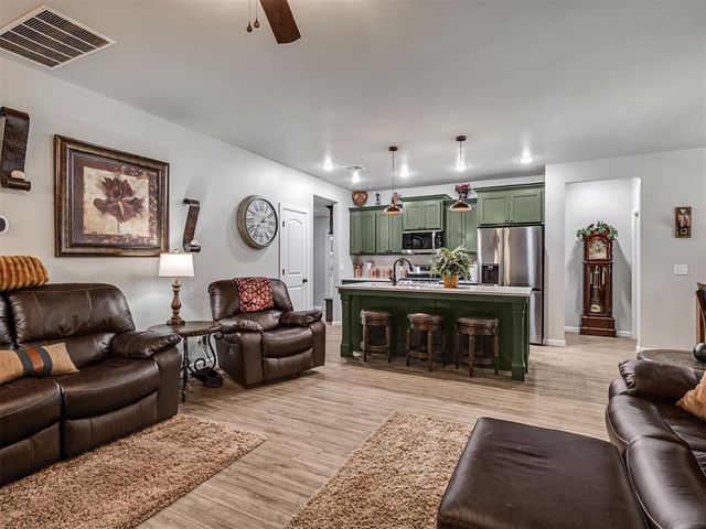 2416 Creek Side Circle, Moore, OK 73160