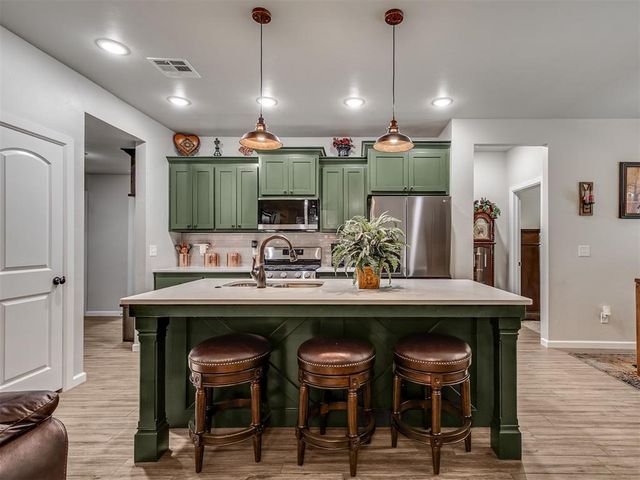 2416 Creek Side Circle, Moore, OK 73160