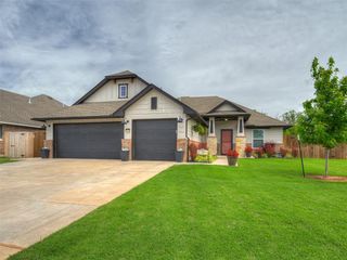 2416 Creek Side Circle, Moore, OK 73160
