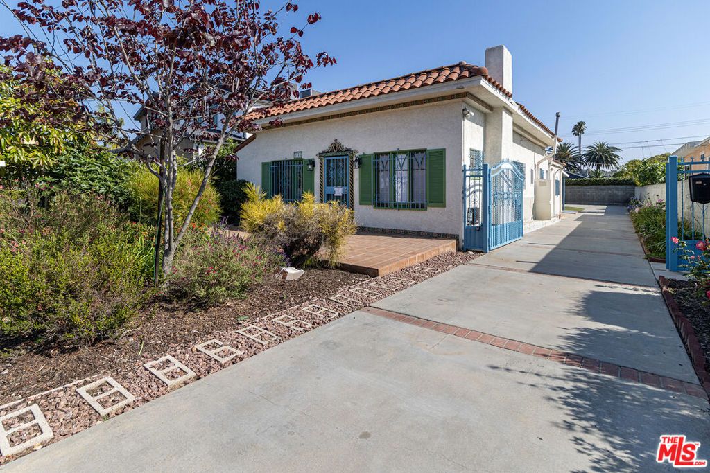 Image 2 of property listing at 8932 Olin Street, Los Angeles, CA 90034