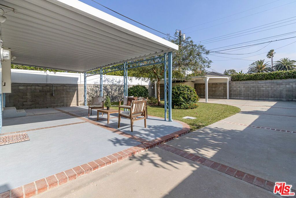 Image 25 of property listing at 8932 Olin Street, Los Angeles, CA 90034