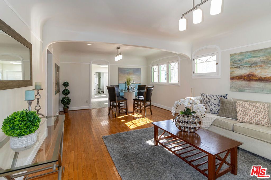 Image 3 of property listing at 8932 Olin Street, Los Angeles, CA 90034