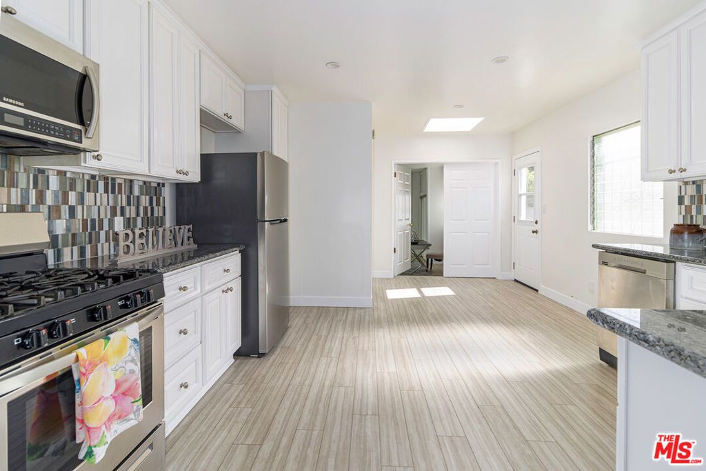 Image 7 of property listing at 8932 Olin Street, Los Angeles, CA 90034