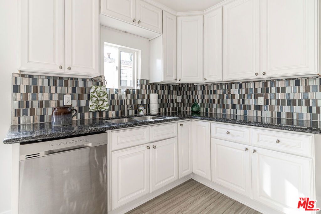 Image 9 of property listing at 8932 Olin Street, Los Angeles, CA 90034