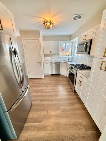 360 W Fremont Avenue, Elmhurst, IL 60126