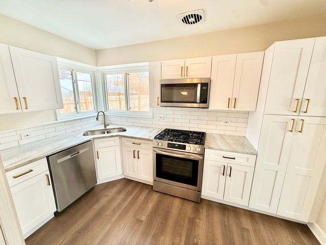 360 W Fremont Avenue, Elmhurst, IL 60126