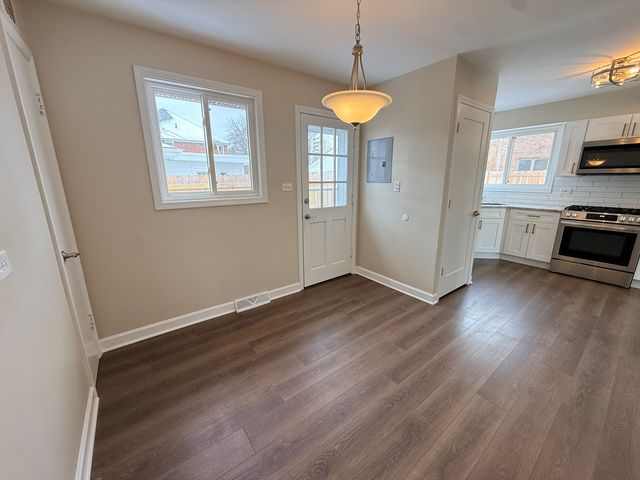 360 W Fremont Avenue, Elmhurst, IL 60126