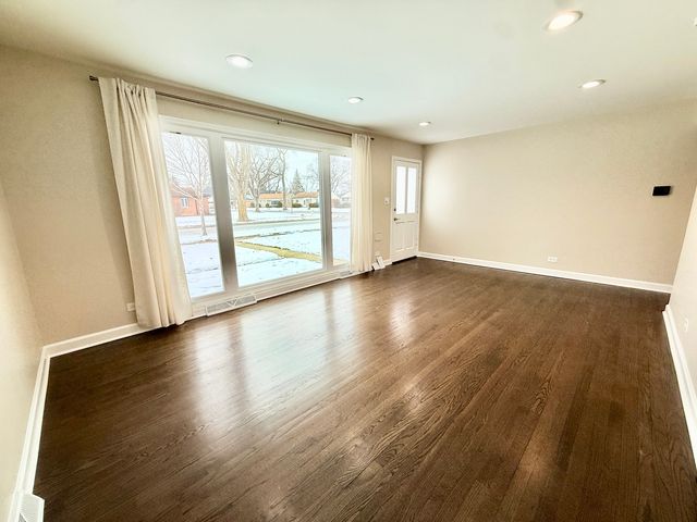 360 W Fremont Avenue, Elmhurst, IL 60126