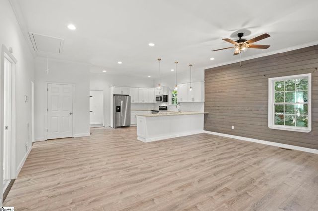 44 4th Avenue, Greenville, SC 29611