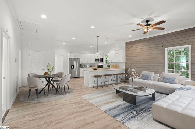 44 4th Avenue, Greenville, SC 29611