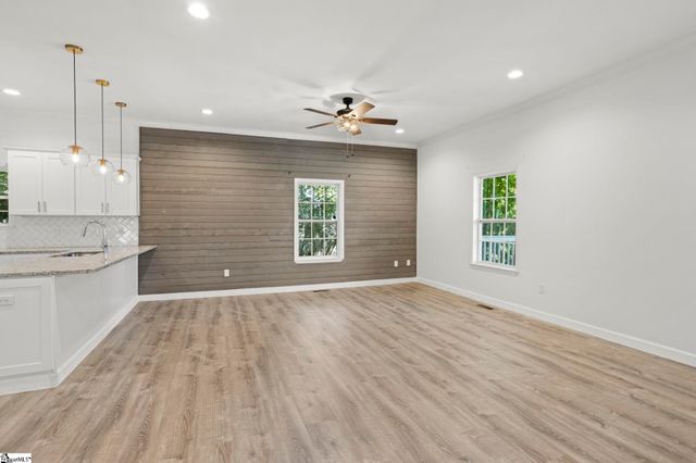 44 4th Avenue, Greenville, SC 29611