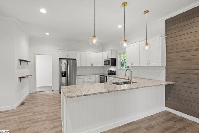 44 4th Avenue, Greenville, SC 29611