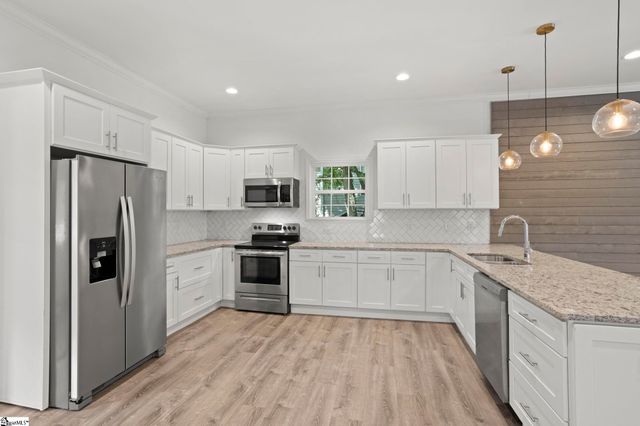 44 4th Avenue, Greenville, SC 29611