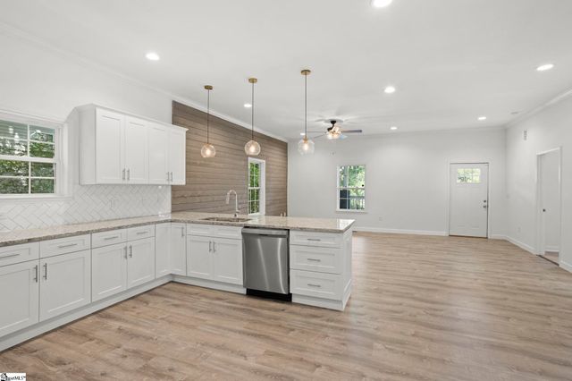 44 4th Avenue, Greenville, SC 29611