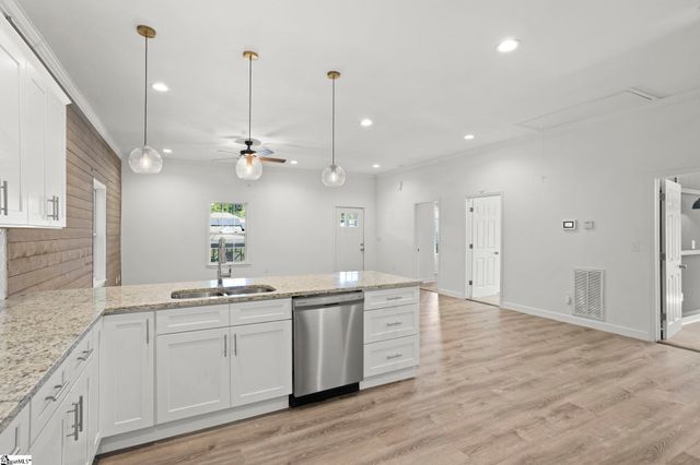 44 4th Avenue, Greenville, SC 29611