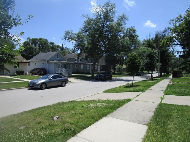 126 N 3rd Avenue, Villa Park, IL 60181