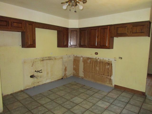 126 N 3rd Avenue, Villa Park, IL 60181