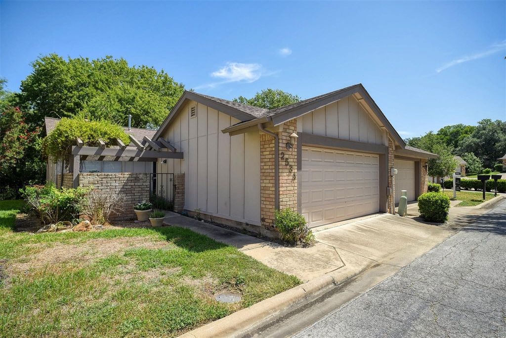 2534 Stoutwood CIR, Austin, TX 78745