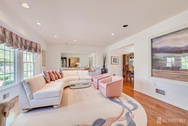 8 Woodmere Road, North Brunswick, NJ 08902