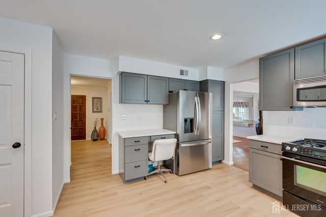 8 Woodmere Road, North Brunswick, NJ 08902