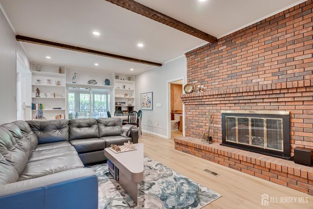 8 Woodmere Road, North Brunswick, NJ 08902