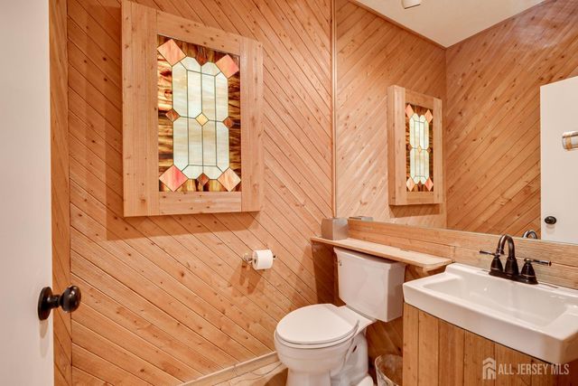 8 Woodmere Road, North Brunswick, NJ 08902