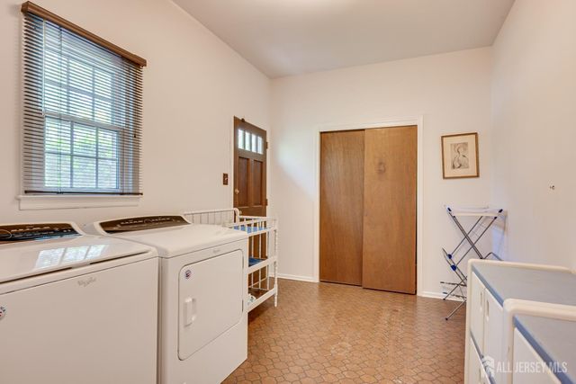 8 Woodmere Road, North Brunswick, NJ 08902