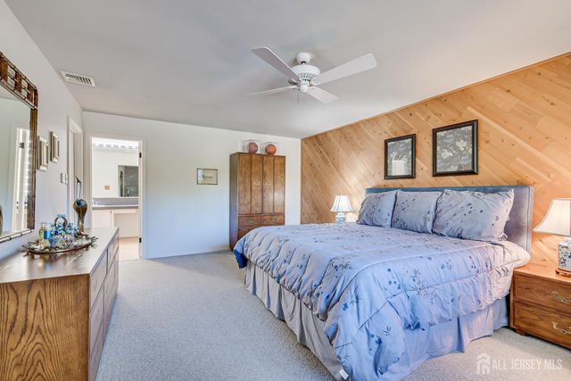 8 Woodmere Road, North Brunswick, NJ 08902