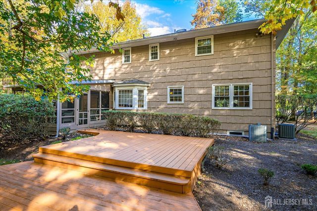 8 Woodmere Road, North Brunswick, NJ 08902