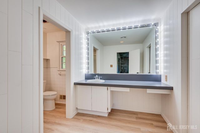 8 Woodmere Road, North Brunswick, NJ 08902