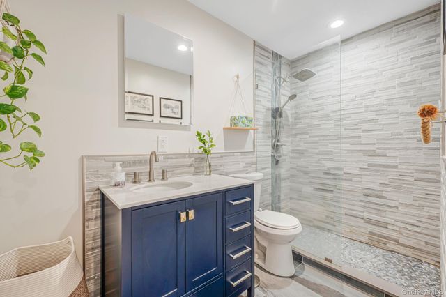 677 S 9th Street, Lindenhurst, NY 11757