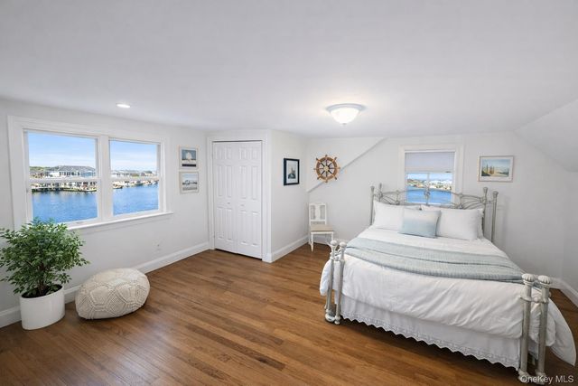 677 S 9th Street, Lindenhurst, NY 11757