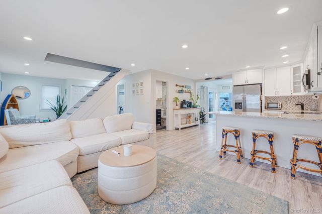 677 S 9th Street, Lindenhurst, NY 11757