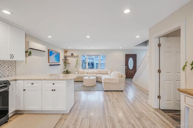 677 S 9th Street, Lindenhurst, NY 11757