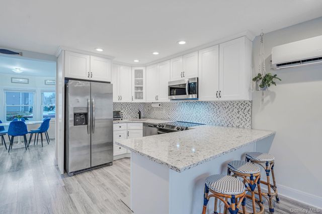 677 S 9th Street, Lindenhurst, NY 11757