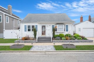 677 S 9th Street, Lindenhurst, NY 11757