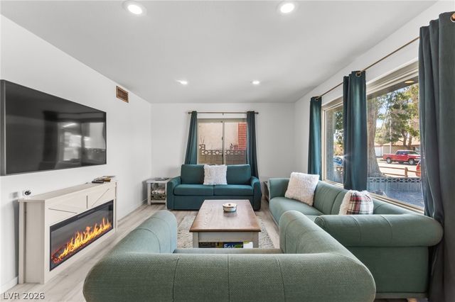 3838 Silent Hill Drive, Las Vegas, NV 89147