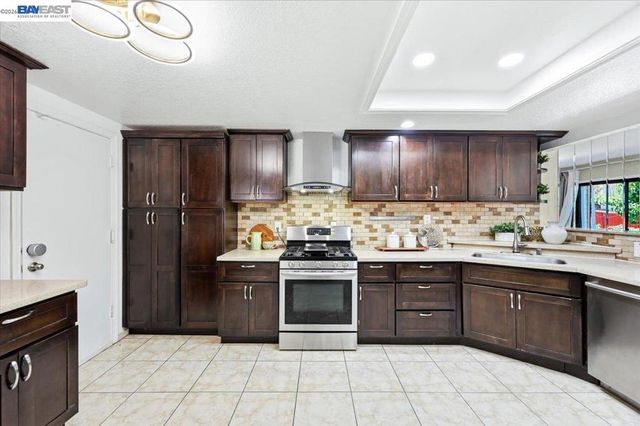 1886 Wembley Ct, San Jose, CA 95132